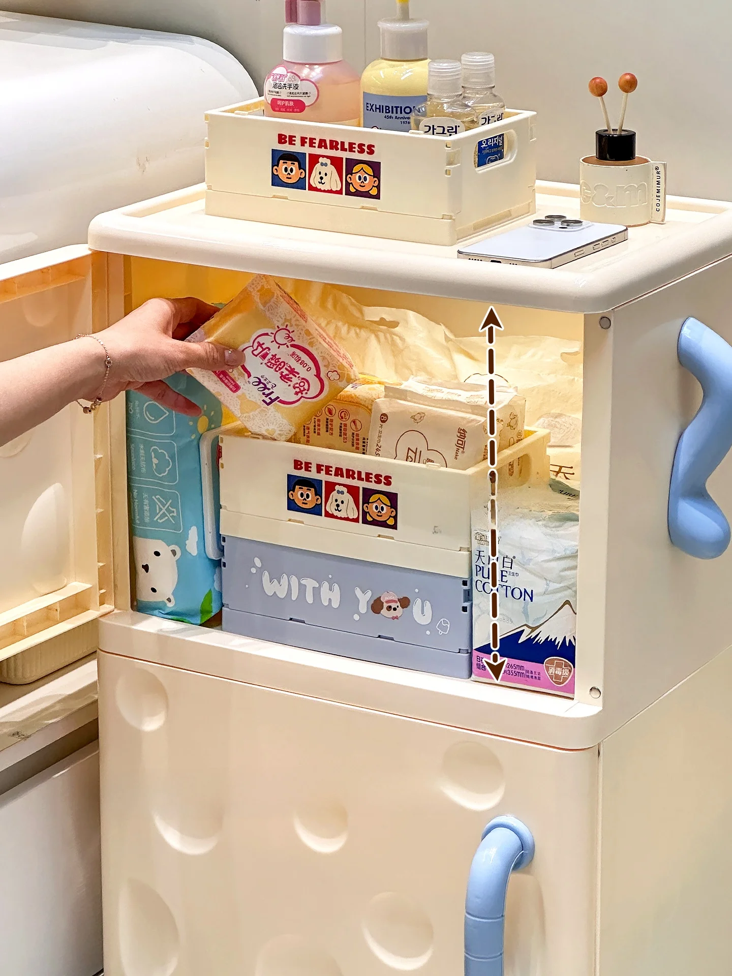 バスルーム用多層収納ラック：洗面タオルや生理用品の整理に最適な設計