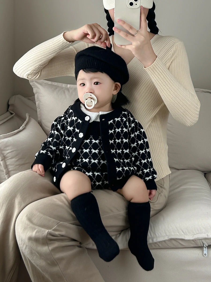 ベビー服 おしゃれ 女の子にぴったりの秋冬ニットセットアップは？