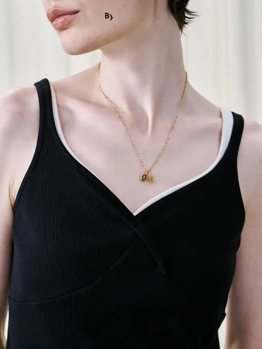 ツイストデザインのリブニットキャミソール【両面使用可能・肌触り抜群】