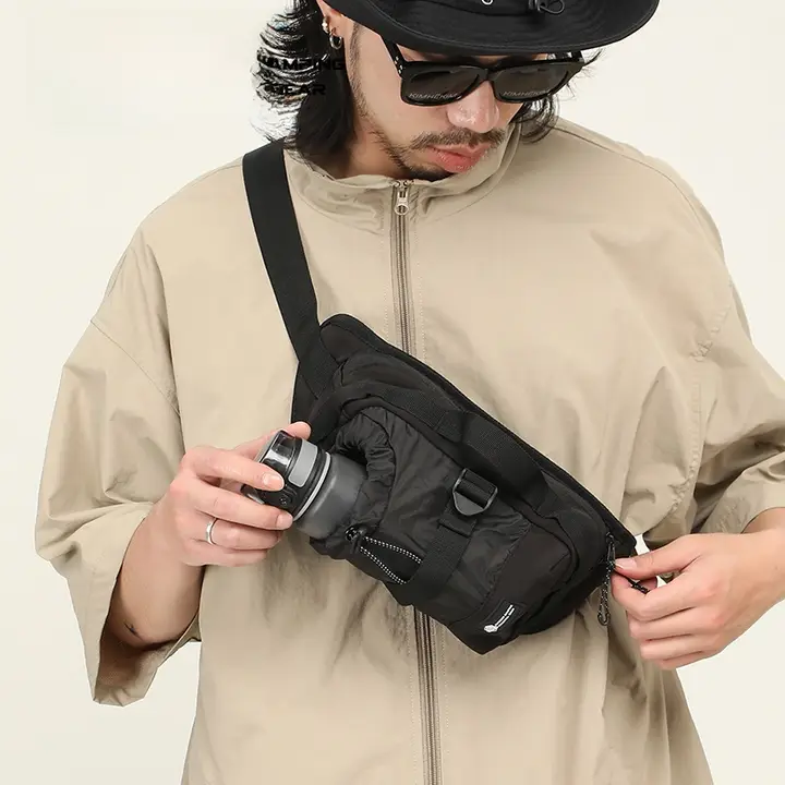 アウトドア アクティビティ用ボトルバッグ【便利なドローストリング・斜め掛け・男性用】