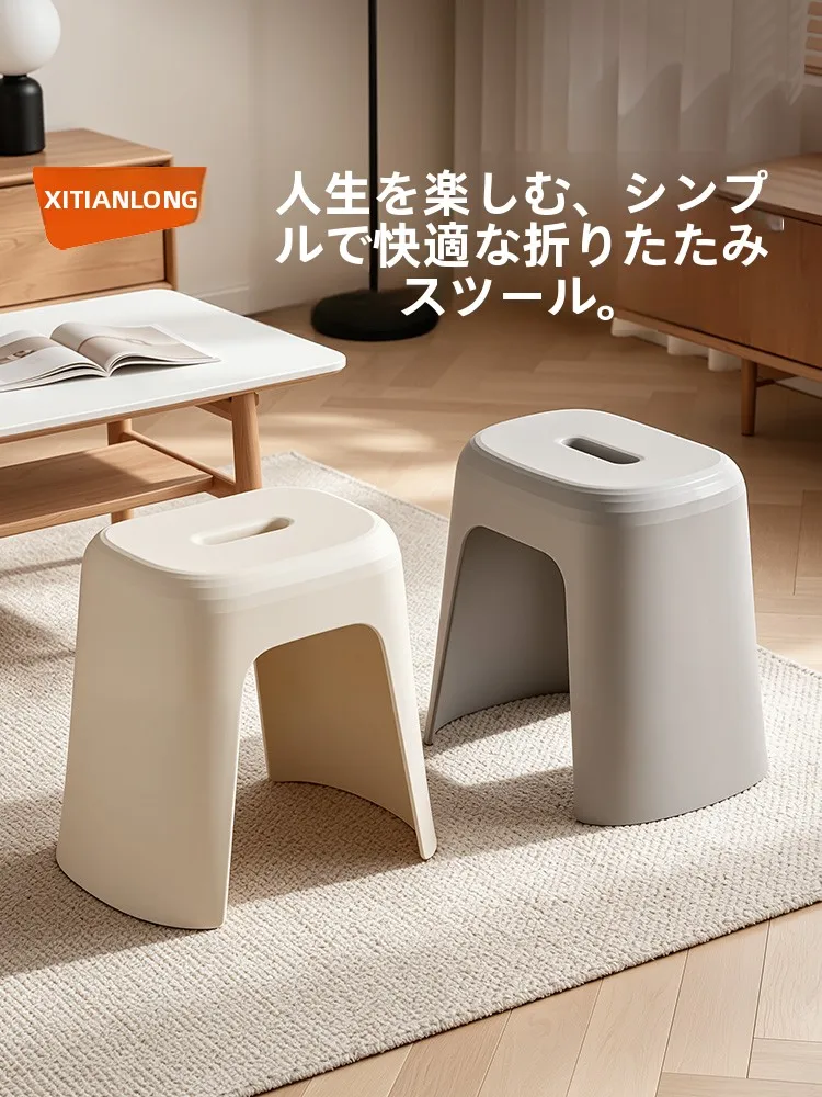 子供用プラスチック製ミニベンチ：玄関踏み台としての実用性とデザインのバランス