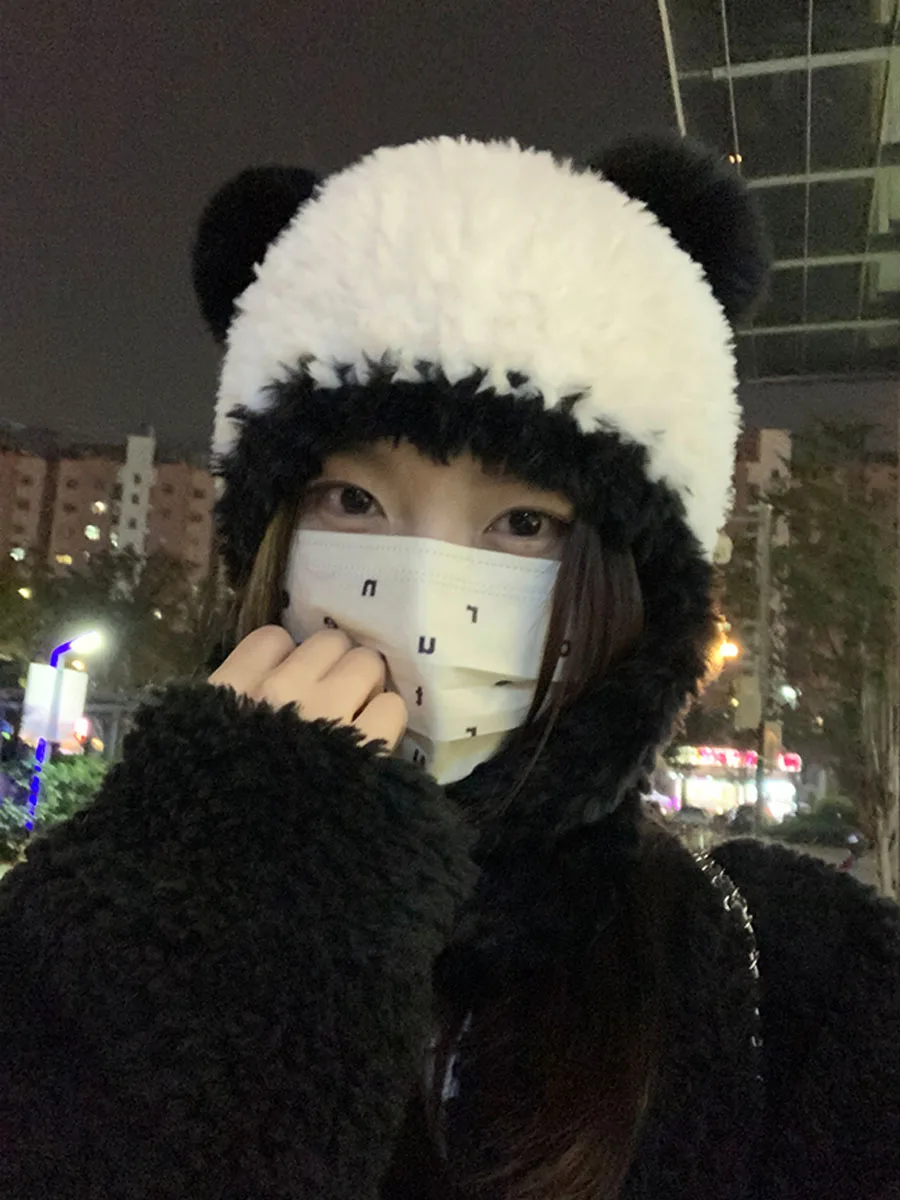 耳まで隠れる帽子：可愛らしいパンダ耳のふわふわ毛糸帽子の実用性と使い分け