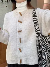 ラウンドネックの毛糸カーディガン【秋冬向け・フィット・ニット】