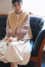 春にぴったり！フラワープリントのハイネックブラウス【女性用】