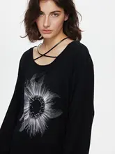 大きなネックラインの斜め肩デザイン長袖Tシャツ【春用・ゆったりフィット・極上の柔らかさ・天丝素材】