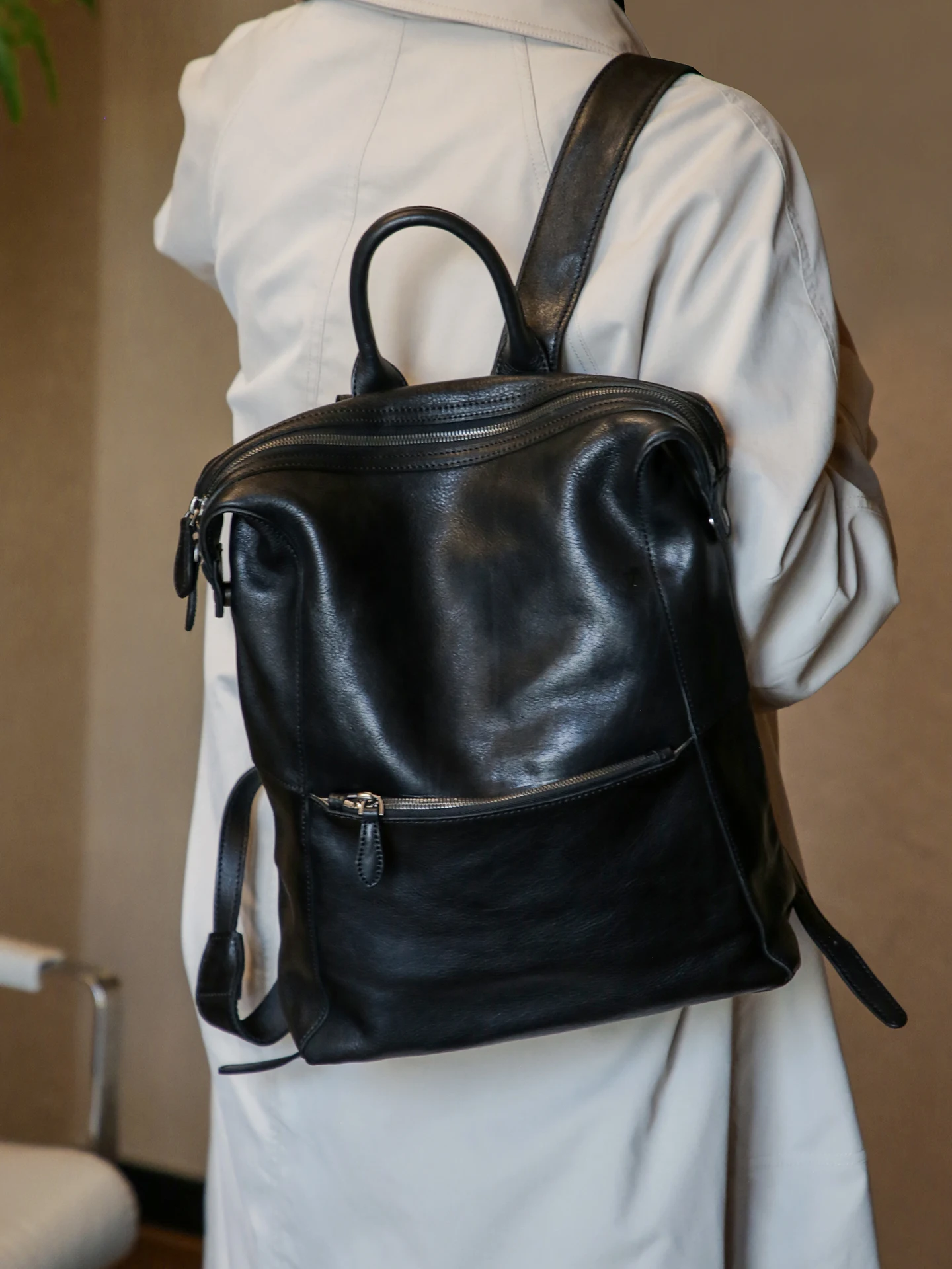 黒いシンプルリュックを選ぶべきなのか？中年女性に似合うデザインと実用性を徹底検証