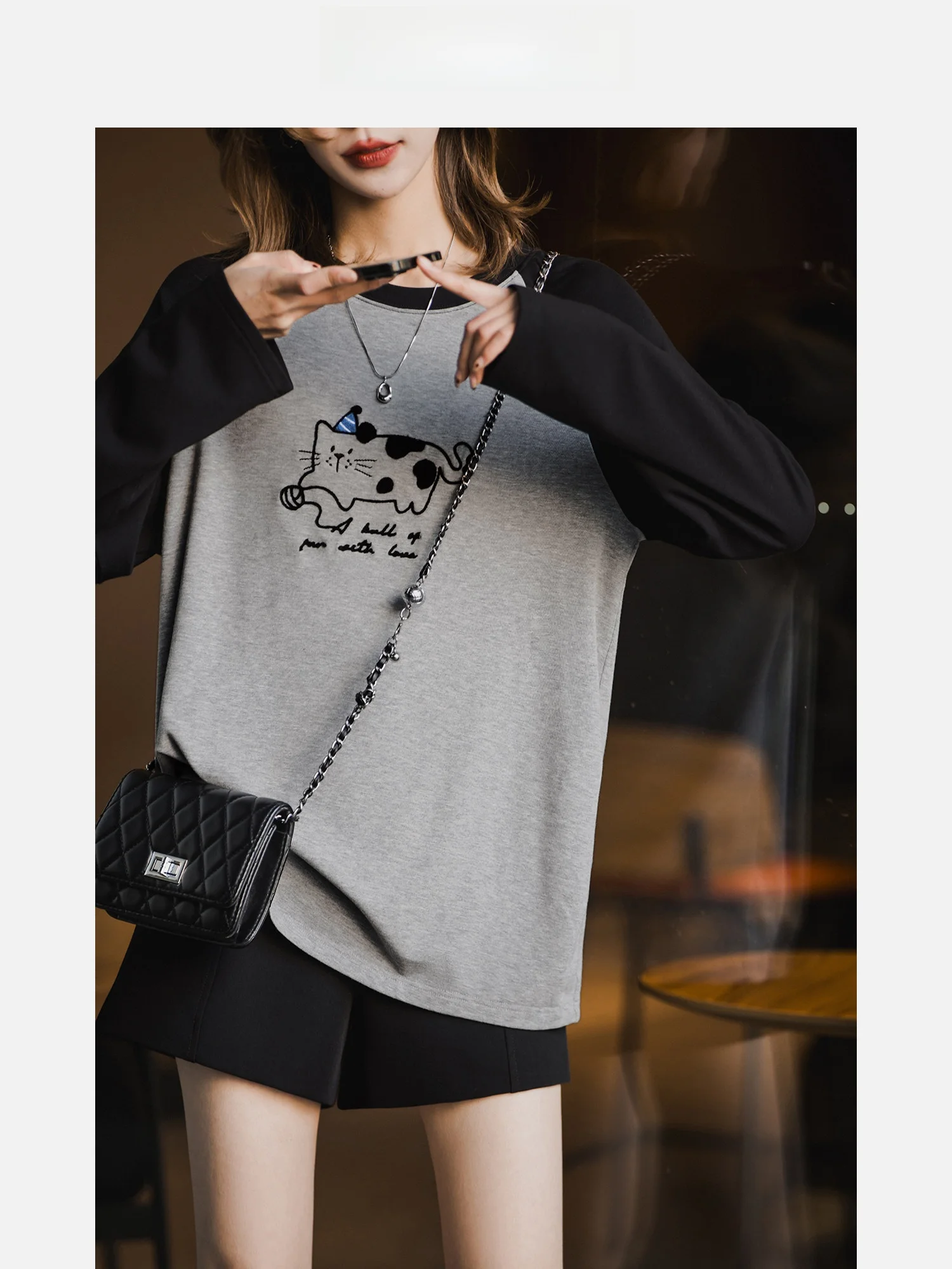 ショッキングピンクの長袖Tシャツ：グレーと黒のステッチで日常を彩る