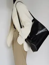 PANLULUPAN 本革オイルワックス仕上げトートバッグ【ショルダーストラップ付き・女性用・パソコン収納】