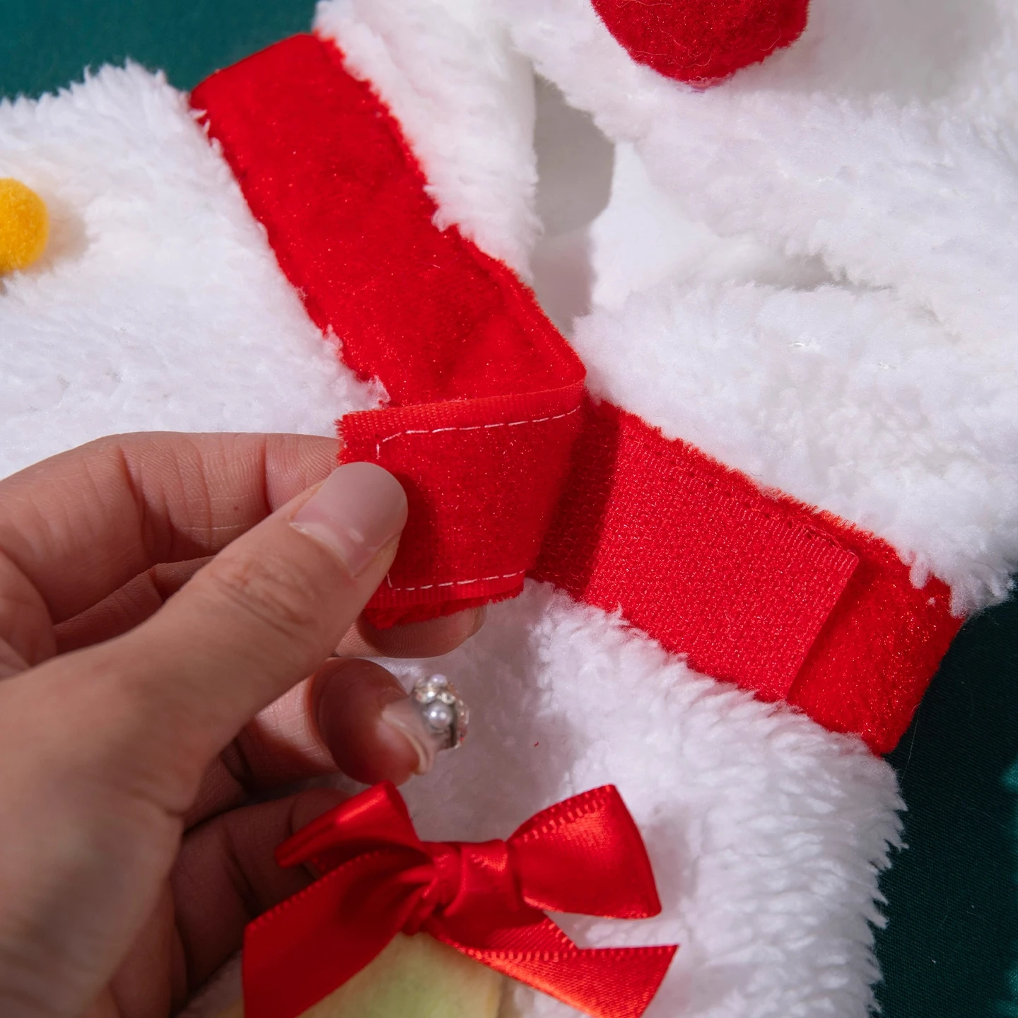 クリスマス犬用ケープ：雪だるまデザインの冬用暖かい装飾付きペット服