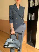 洗練されたデザインの女性用スーツ【春秋用・カジュアル・小柄向け】（セットアップ対応）
