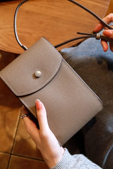 大人かわいい 磁気留め付きレディース携帯電話用ショルダーバッグ【カジュアル・牛革・斜め掛け】