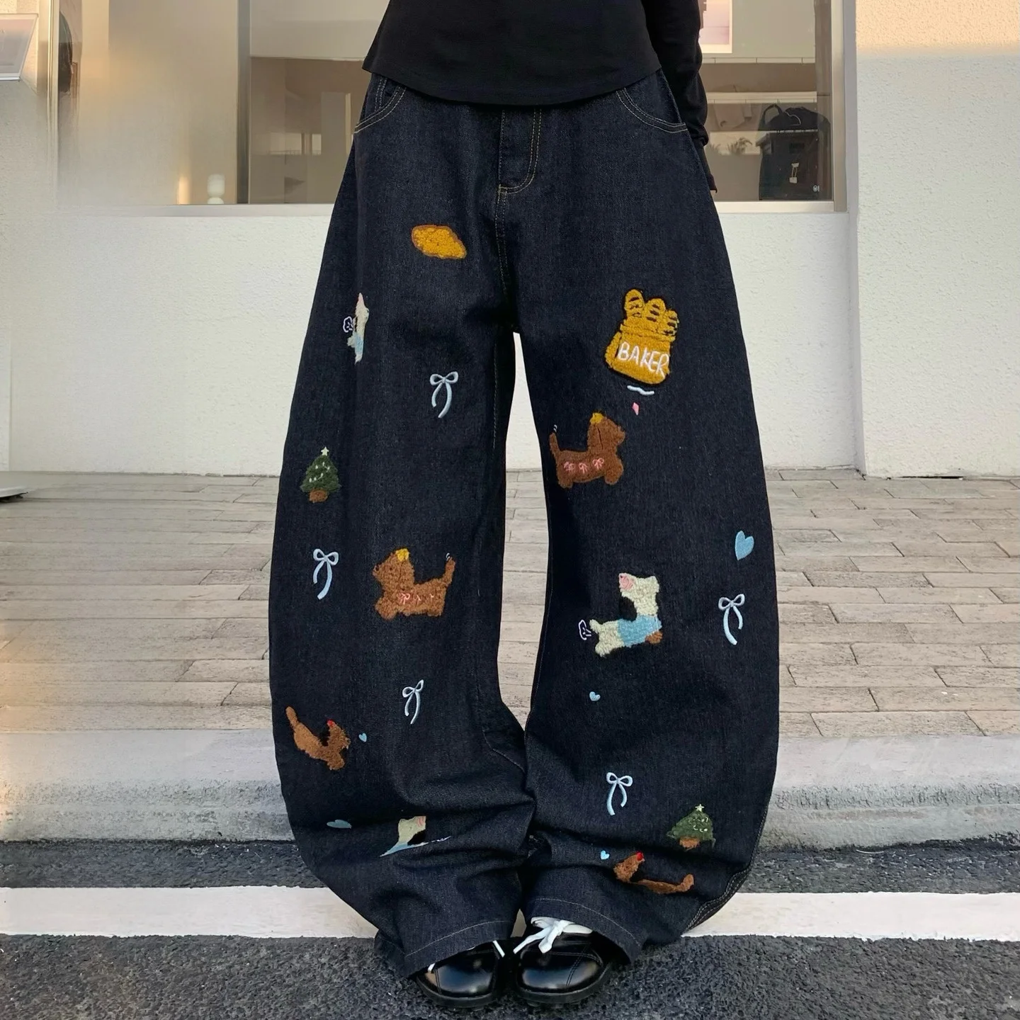 刺繍パンツをどう着るの？5選で女性・男性に合わせたリアルな着こなしと選び方を解説