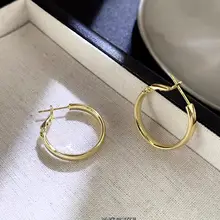 オビヤビ シンプルなメタルフープピアス【925シルバー針・洗練されたデザイン】