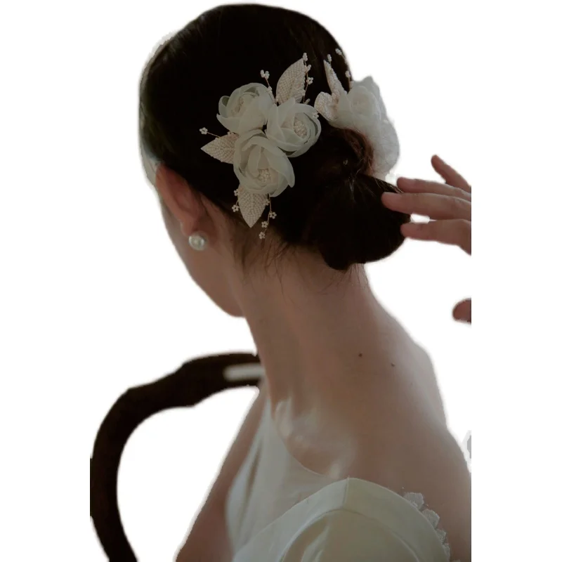 麗しい花のデザイン ヴィンテージスタイルヘッドドレス：高級結婚祝いの選定基準と実際の使用シーン