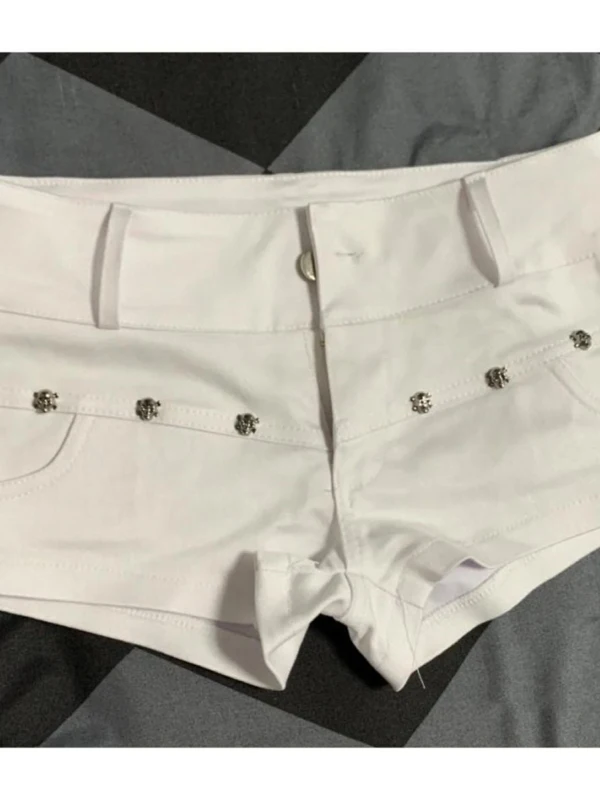 低腰デニムショートパンツで通勤スタイルを一気にレベルアップするには？