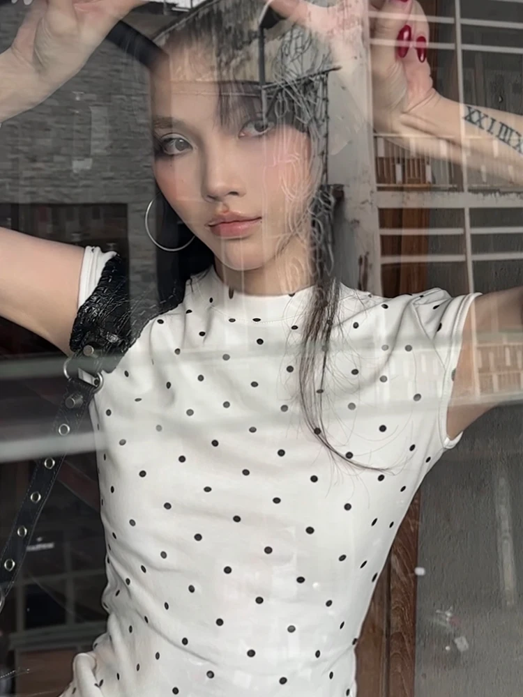 ママコーデの  基本スタイルとは？レトロドット柄Tシャツで実現するリラックス感