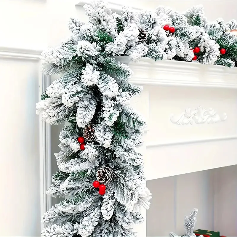 クリスマスプレゼントにどんな装飾がおすすめ？雪の結晶とフェイクフラワーが共存するグリーンツリーで、家を彩る魔法を体験しよう