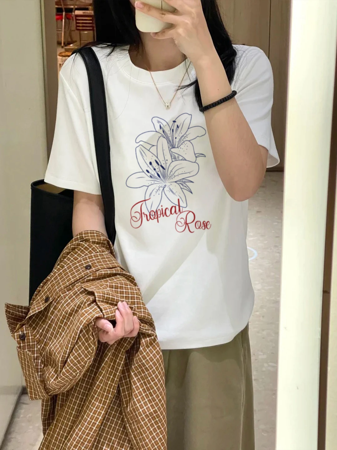 10月に着るオフィスカジュアルとしての夏のカジュアル通勤Tシャツ の実用性と選定基準