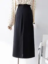 高腰シルエットを強調するブラックストレートスカート【ビジネス用・ミディ丈・スリット入り】
