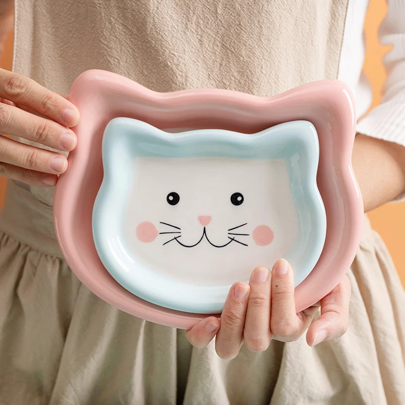 陶製の猫用食器：転倒防止機能と高さ10cmが健康な食事環境を実現