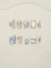 涼しさを感じる高級感ある手作り貝母デザインのネイルアート【青みがかったグラデーション】