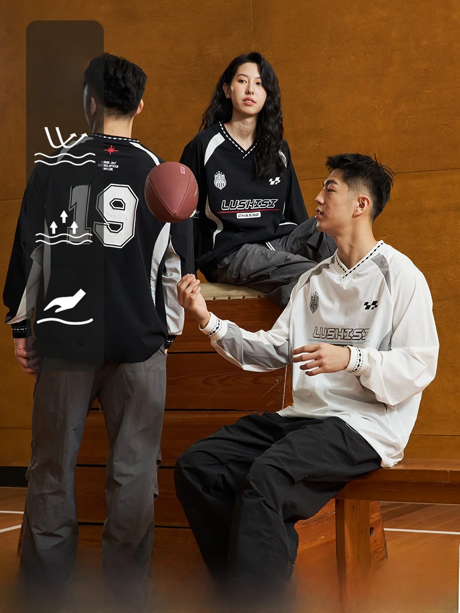 LUSHISI レトロスポーツカジュアルTシャツ：Vネック・拼接デザインの実用性とシーン別適用