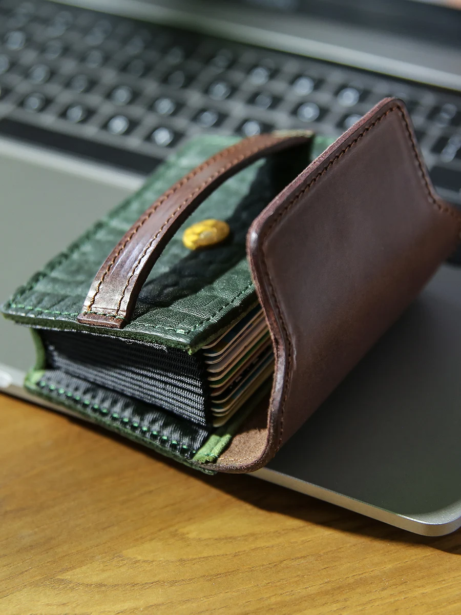本革製カードケース：レトロ風の短型多カードポケット設計と頭層牛皮の耐久性