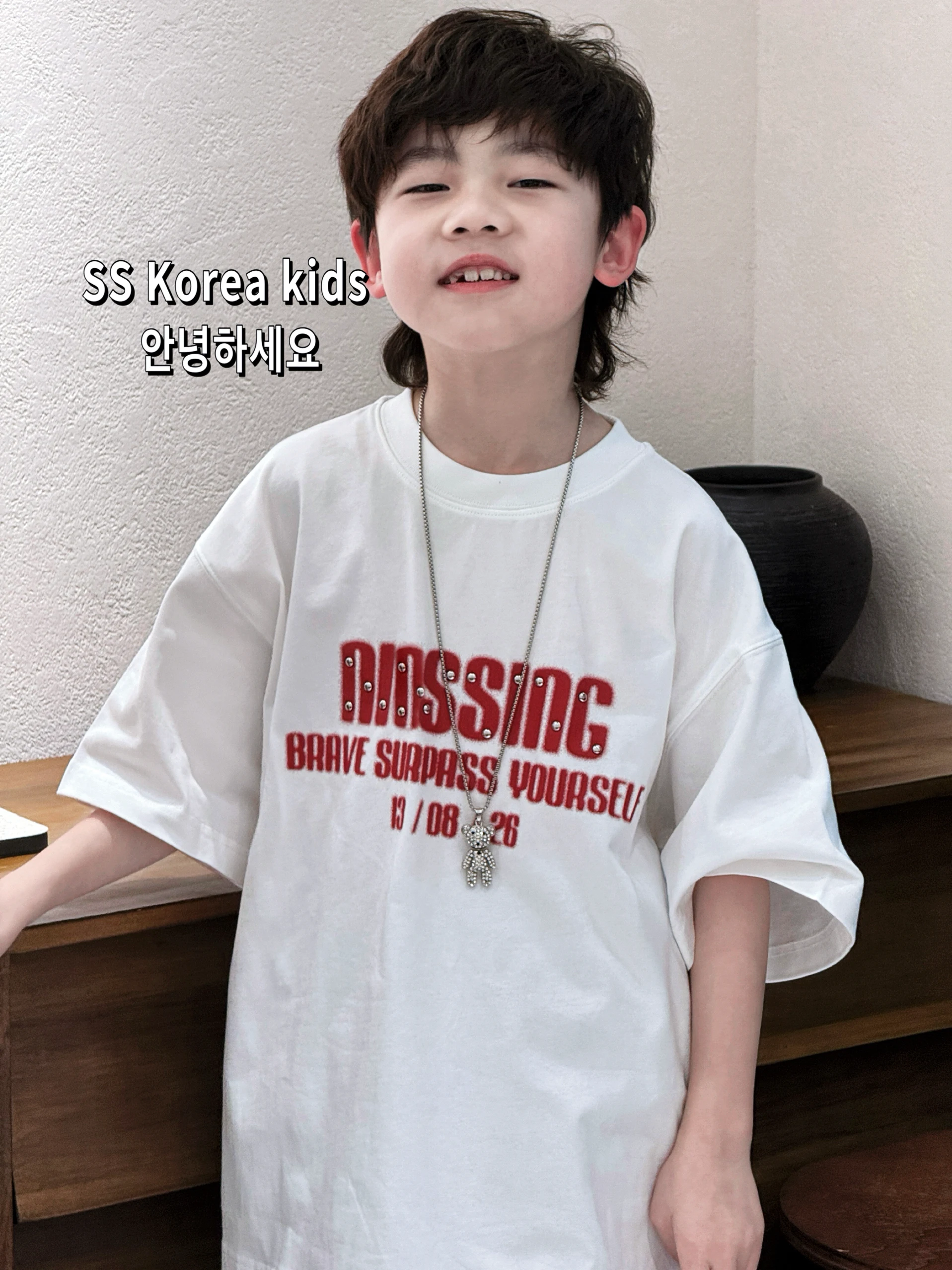 春夏のTシャツ選びで迷うなら、この1点が救いになる？