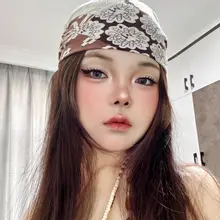 甘辛スタイルのレトロY2Kヘッドスカーフ【フォトプロップス・大判シルクスカーフ】
