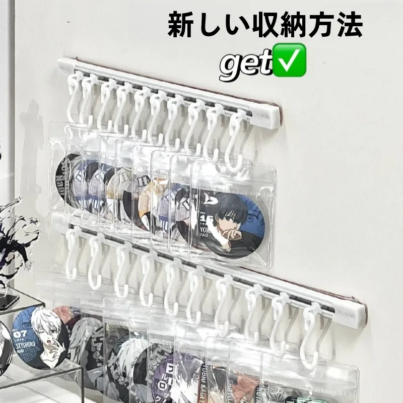 グッズを壁に飾るなら、透明な保護カバーが本当の「おしゃれ」を生む理由は？