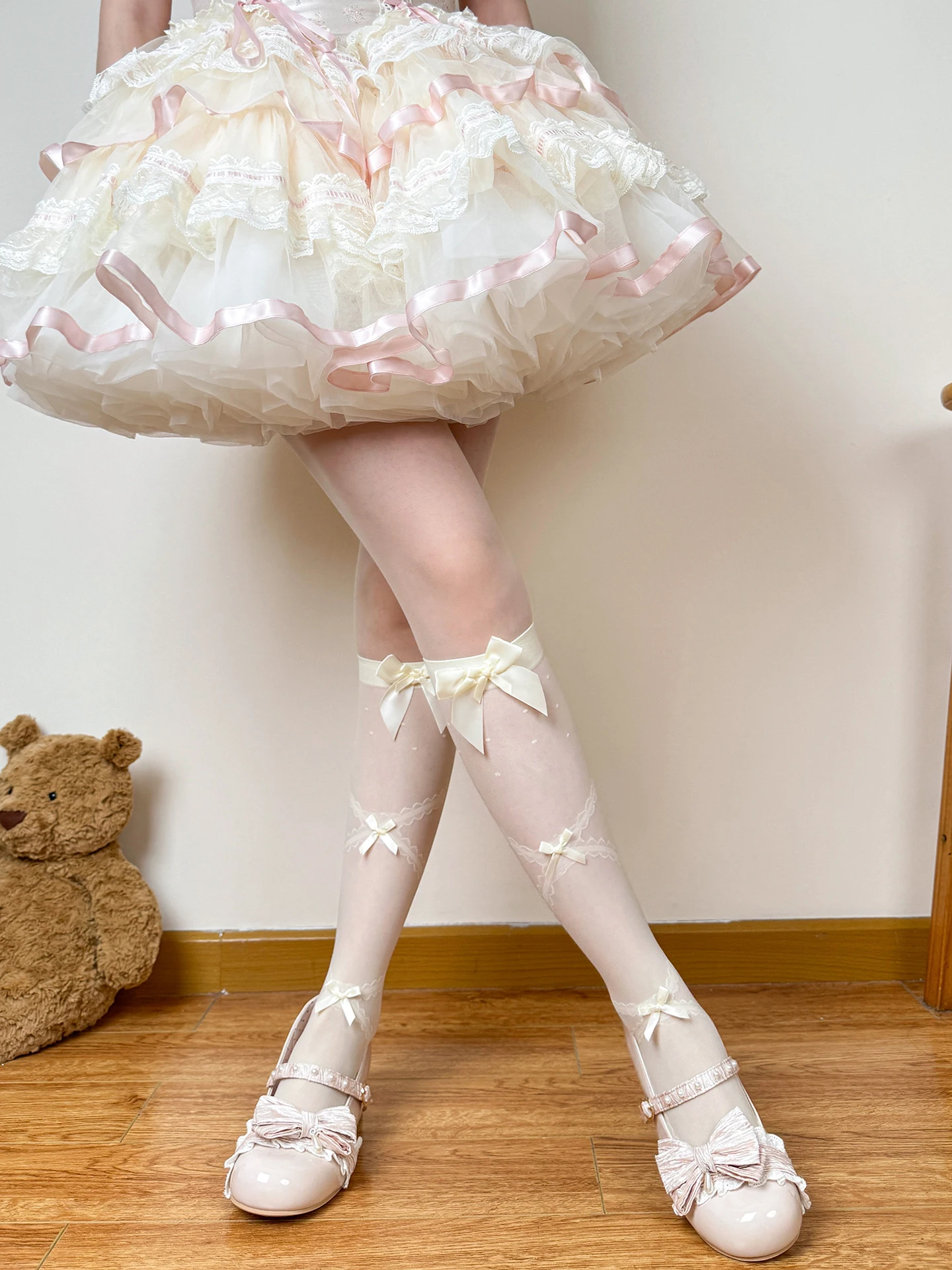 バレエ風花柄リボン付き中筒ソックス：春夏に最適なロリタスタイルの柔らかさを実現