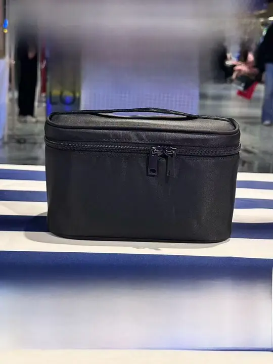 大容量の化粧ポーチ【旅行用・多機能・シンプルデザイン】