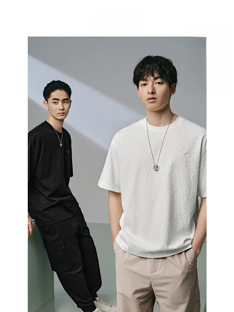 2026夏ファッション メンズで失敗しないシンプルなTシャツは？