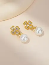 四葉クローバーのシルバーピアス【秋冬用・個性的・美しいデザイン】