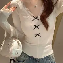 Vネック レーストリム 長袖Tシャツ【フェミニンスタイル・スリムフィット・秋向け】