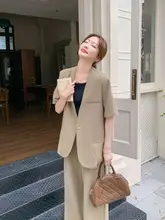 カーキ色のスタイリッシュなジャケットとパンツの2点セット【春秋用・ビジネスカジュアル】（セットアップ対応）