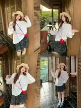 白いプリントTシャツと黒い花柄スカートの夏用レディースコーディネート（セットアップ対応）