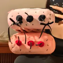 かわいいデザインの毛糸製チェリーペンケース【大容量・女子向け・文房具収納】