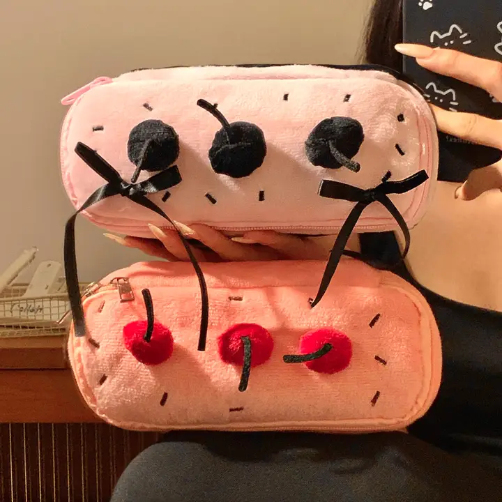 かわいいデザインの毛糸製チェリーペンケース【大容量・女子向け・文房具収納】