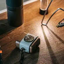 ハンドメイドのパンク風レトロイヤフォンケース【Apple AirPods対応・本革仕上げ・高級感】