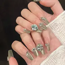 オリーブグリーンの猫目ネイルアート【春の妖精・ハンドメイド・ロングタイプ】