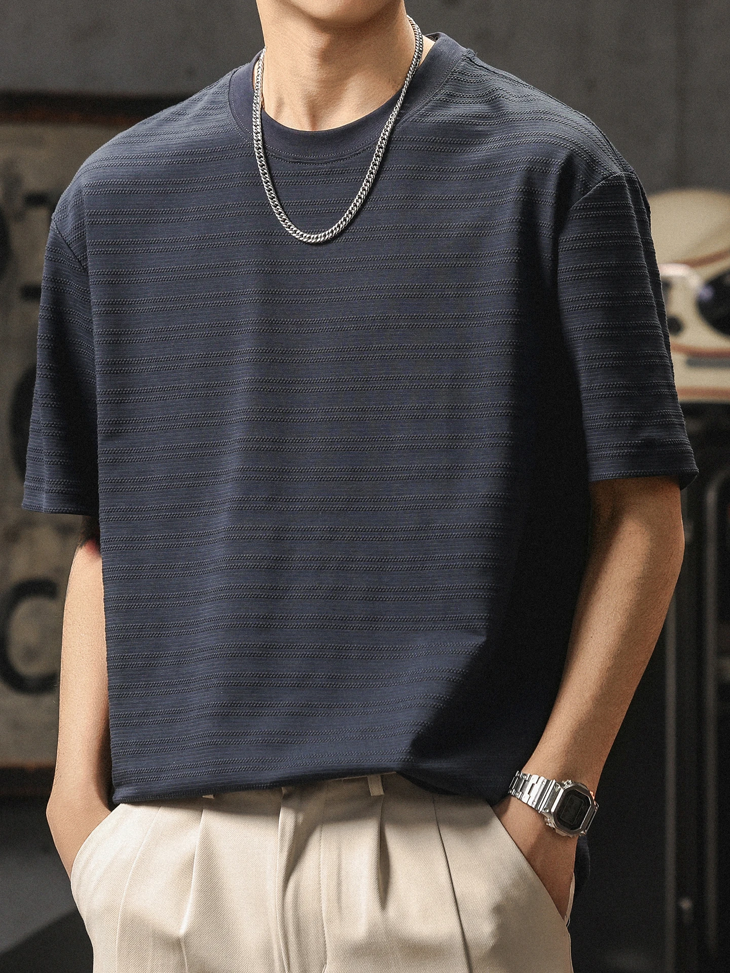 ストライプ柄 メンズTシャツはどう選ぶ？ビンテージ風のゆったりシルエットが通勤からレジャーまで活躍する理由