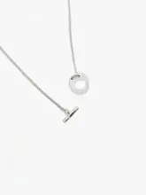 ペンダントネックレス 幾何学モチーフ 細長い ラップデザイン 華奢 個性的 デザイナーズ 「MOCO」