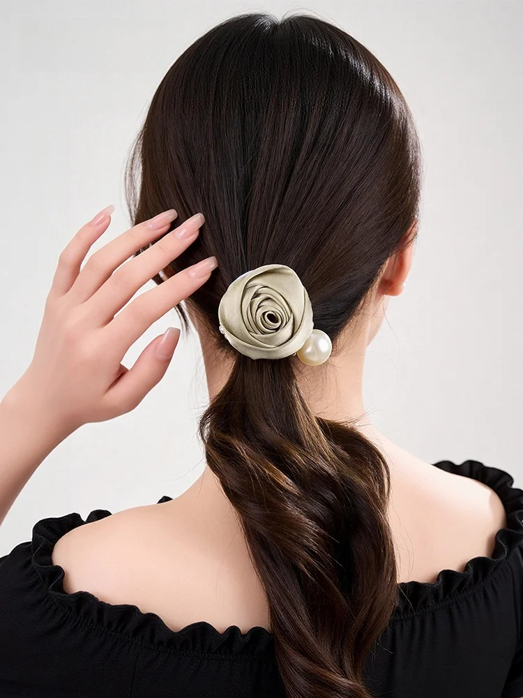 パール付きヘアゴムとは？ローズデザインのグリーンエレガントモデルの実用性と使い方
