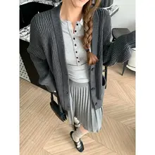 グレーのストライプ柄大きめニットカーディガン【女性用・ゆったりシルエット】