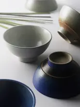 手作りの高脚粗陶飯碗【ミニマルデザイン・電子レンジ対応・カップル用】（セットアップ対応）