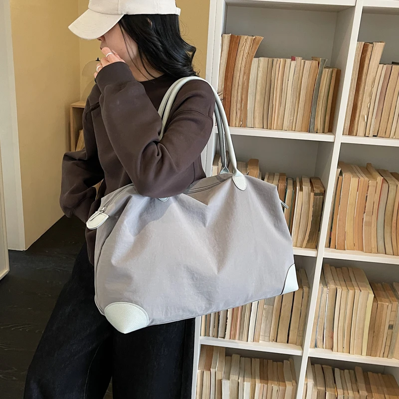 軽量旅行バック：防水・大容量・シンプルデザインで2泊3日旅行に最適な女性向けリュック