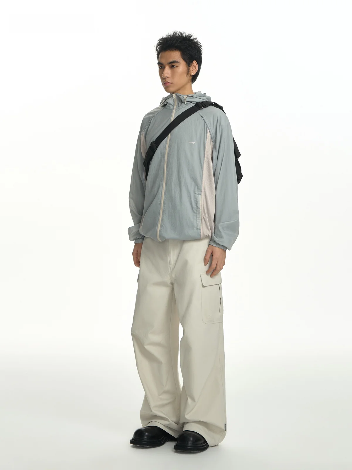 カーゴパンツ メンズ コーデ 完全ガイド｜通勤・日常で失敗しない選び方
