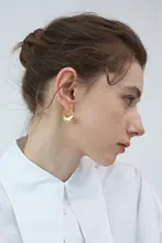 G/S パリストリート スマートデザインの扇形メタルイヤリング【イチョウの葉モチーフ・シンプルスタイル】