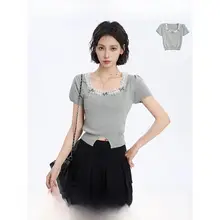 グレーのレーススクエアネックパフスリーブニット短袖Tシャツ【女性用・フィット感・ウエストシェイプ】